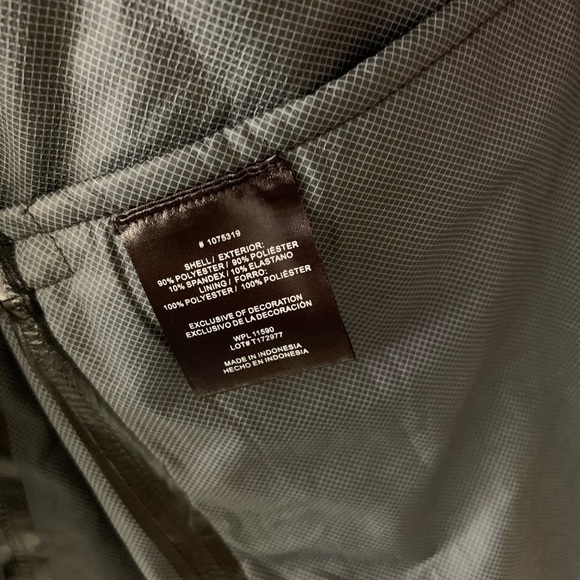 32 Degrees Cool Weatherproof Mens Rain Jacket With hood in color black - Picture 11 of 13